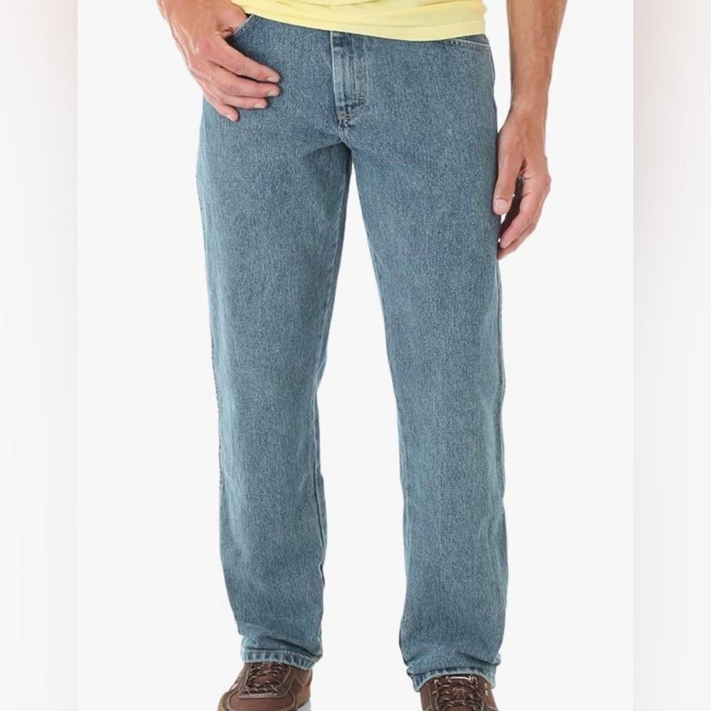 NWT Wrangler Mens Relaxed Fit Jeans size 33/30